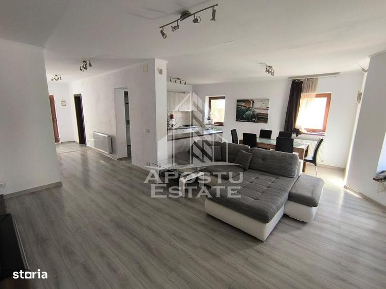 Casă cu 4 camere în Dumbrăvița