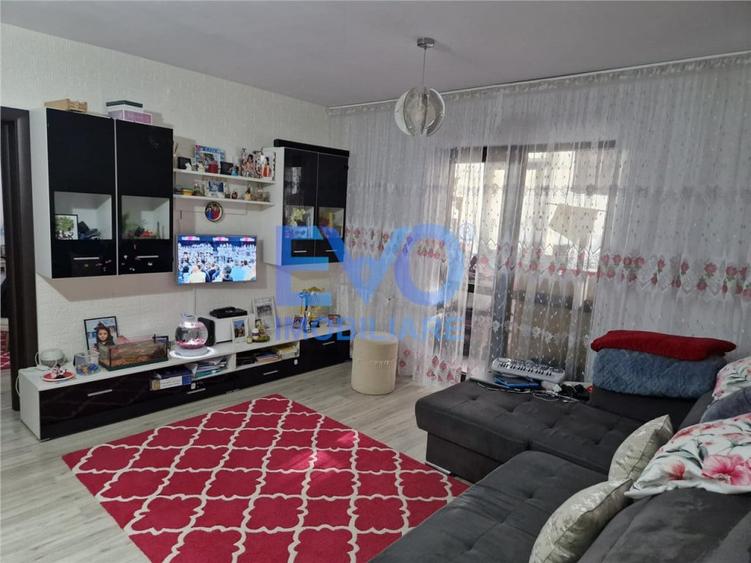 Apartament cu 3 camere semidecomandat în Valea Lupului