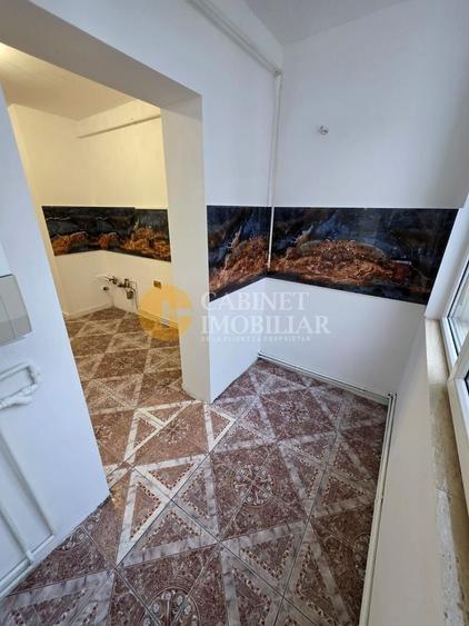 Apartament cu 3 camere semidecomandat în Alexandru cel Bun