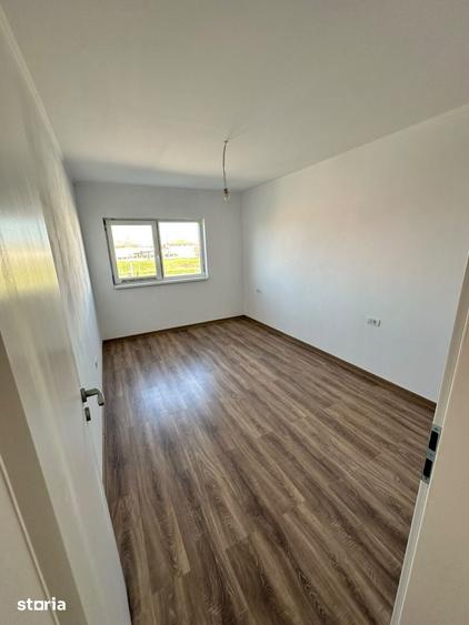 Casă cu 4 camere cu Teren 350 Mp în Săcălaz