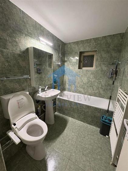Apartament cu 4 camere decomandat în Plopilor