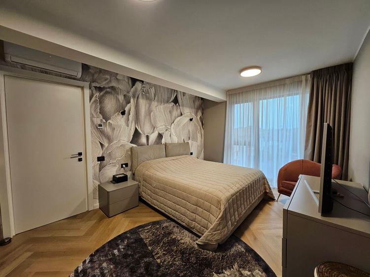 Apartament cu 4 camere semidecomandat, mobilat în Iancu Nicolae