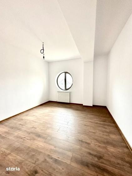 Casă cu 6 camere cu Teren 783 Mp în Cornu