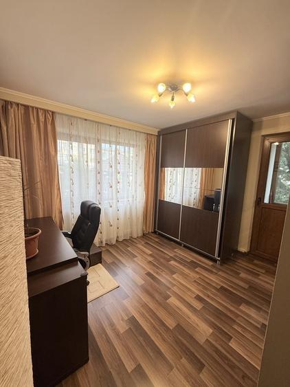 Apartament cu 4 camere semidecomandat în Ultracentral