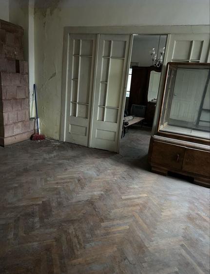 Apartament cu 6 camere decomandat în Exterior Vest