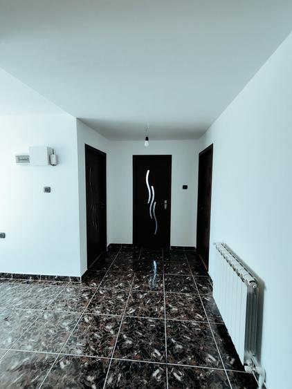 Casă cu 3 camere decomandat în Gălbinași