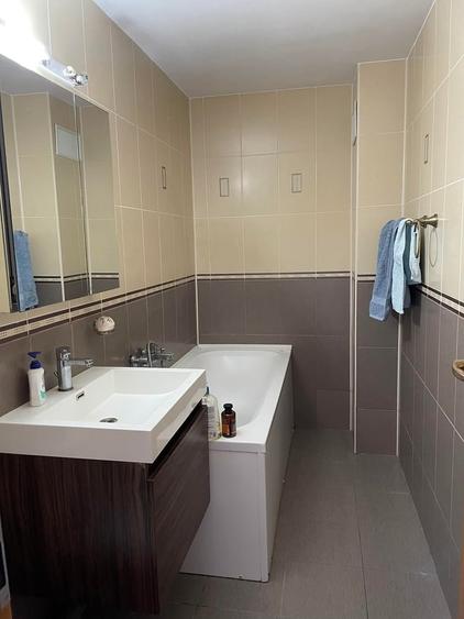 Apartament cu 3 camere decomandat în Obor