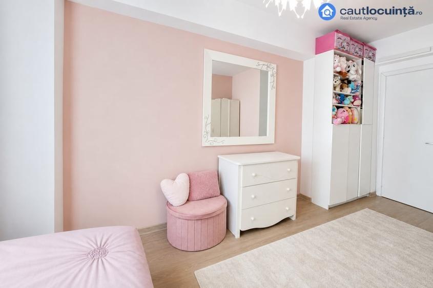 Apartament cu 3 camere semidecomandat în Sisești