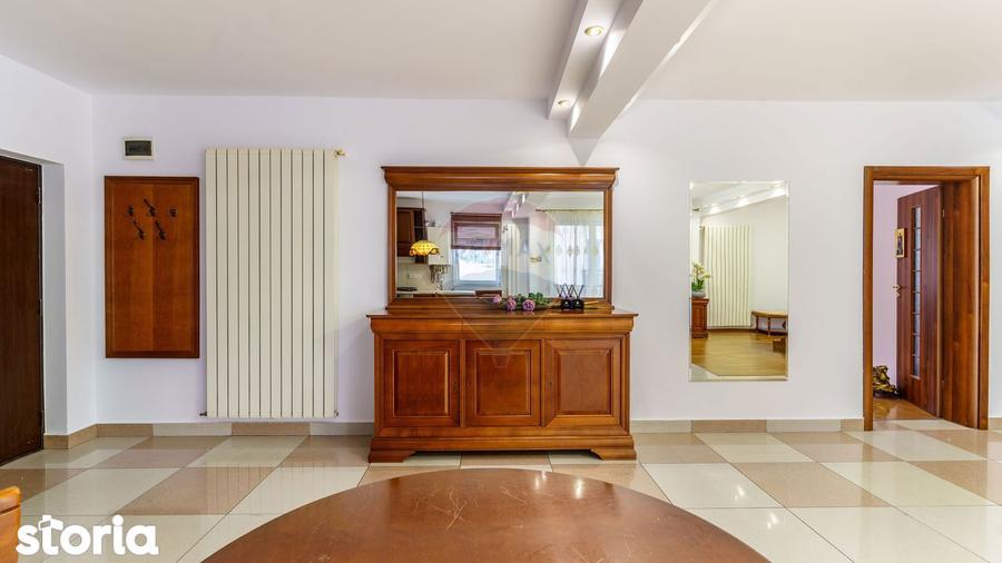 Apartament cu 3 camere, mobilat în Bună Ziua