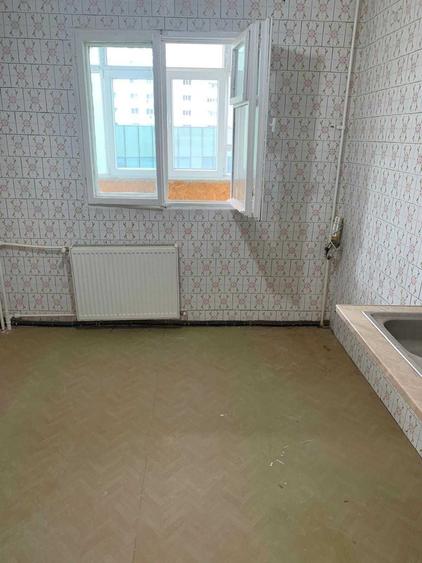 Apartament cu 3 camere decomandat în Vitan