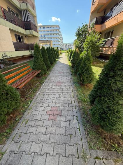 Apartament cu 3 camere semidecomandat în Florești