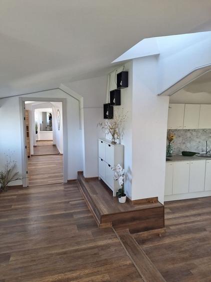 Apartament cu 3 camere decomandat în Exterior Vest