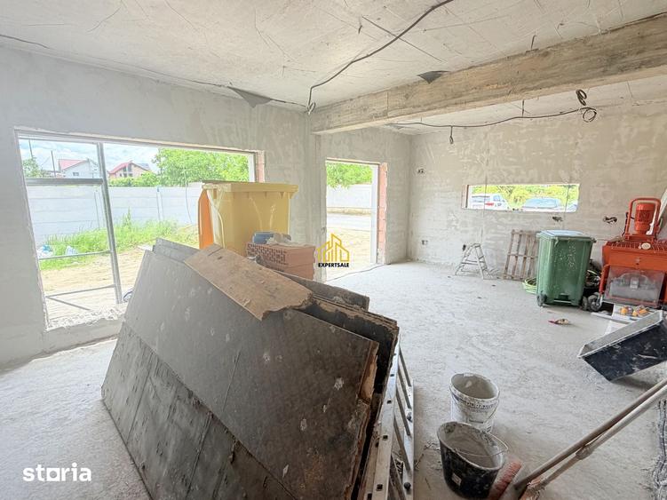 Casă cu 5 camere cu Teren 364 Mp în Domnești