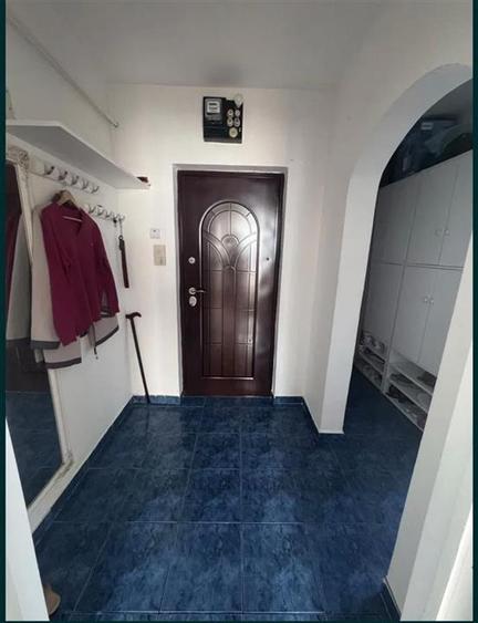 Apartament cu 3 camere semidecomandat în Tătărași