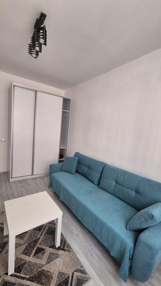 Garsonieră decomandată în Roșu