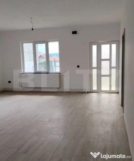 Casa de vanzare, cu 6 camere, 288 mp, zona Voinesti - 11