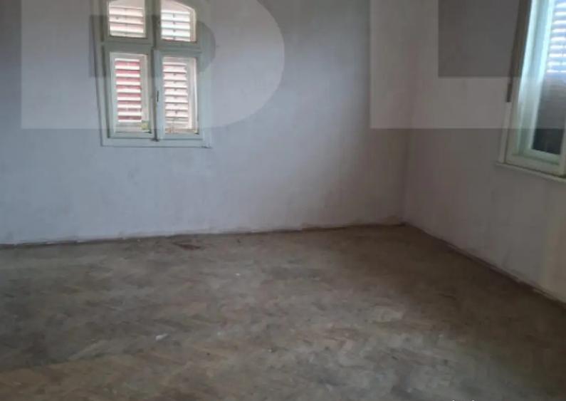 Casă cu 4 camere cu Teren 1000 Mp în Central