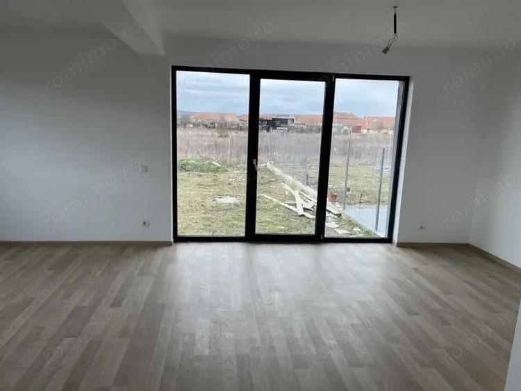 Vand duplex la cheie - suprafa?a utila este de 110 m2 , 3 dormitoare - 10