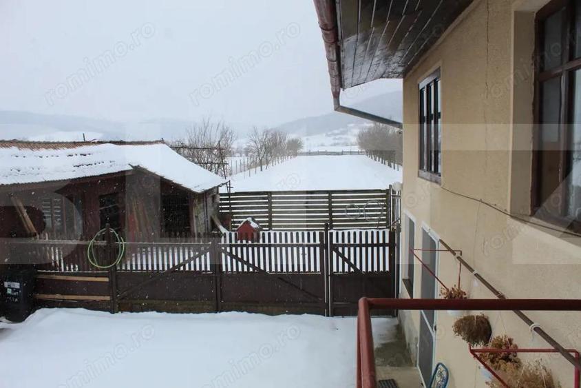 Casa solida cu teren in Boro?neu Mic lini?te si natura - 5