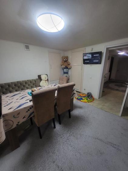 Apartament 5 camere,suprafata mare, curte, bloc 2006 - 4 nivele, Decebal, metrou - 12