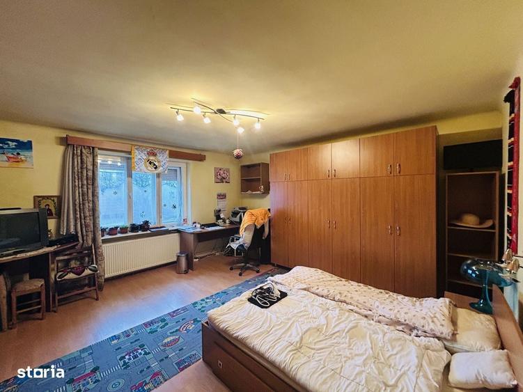 Vila de vanzare - Individuala, 7 camere, teren mare - Sub Arini - 4