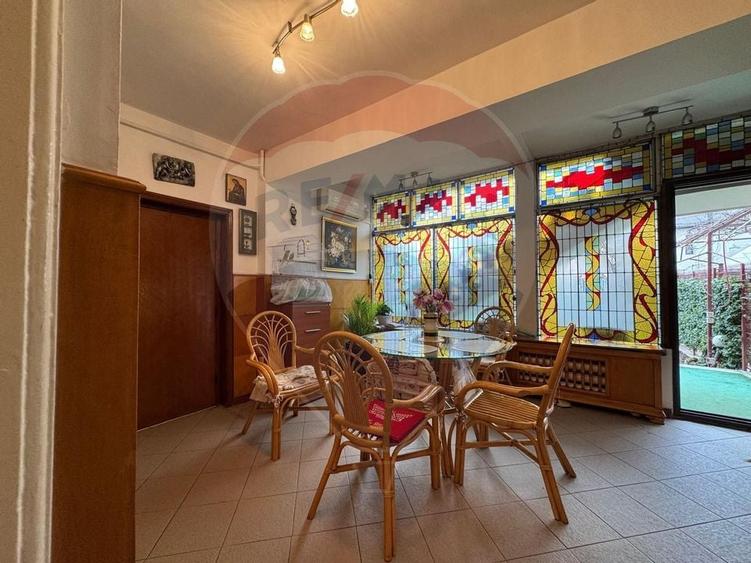 Casă / Vilă cu 8 camere de vânzare în zona Industriilor/Republica - 3