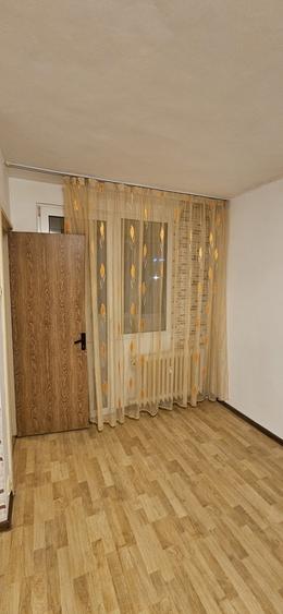 Titan ...policlinica titan in bloc d1 - 5