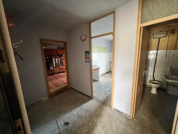 Apartament cu 3 camere decomandat în Valea Rosie