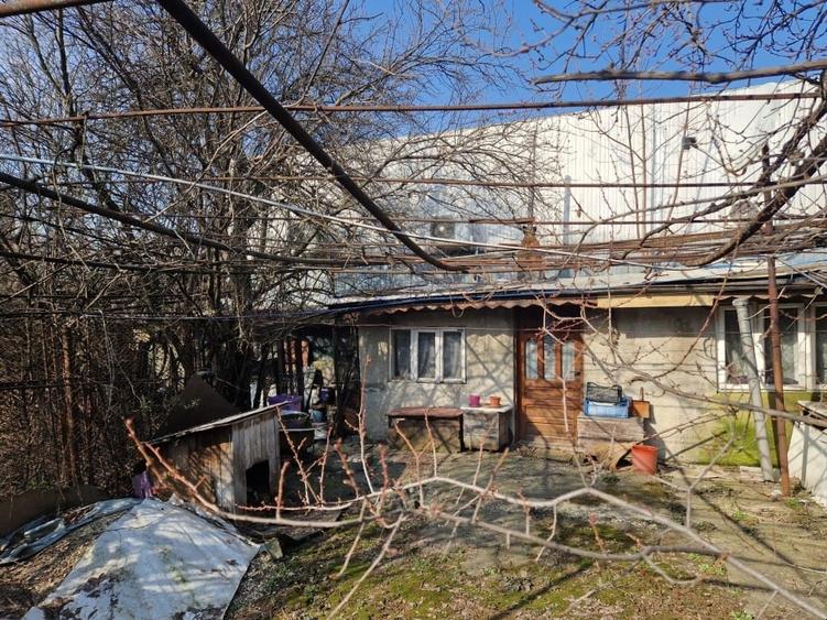 De vânzare casă demolabilă pe un teren de 226 mp, - 2
