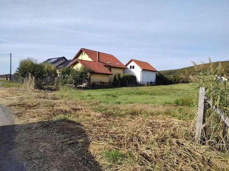 4300 mp - Teren intravilan Reghin , la iesirea spre Dedrad - 4