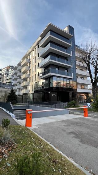 Apartament cu 3 camere decomandat, mobilat în Centură