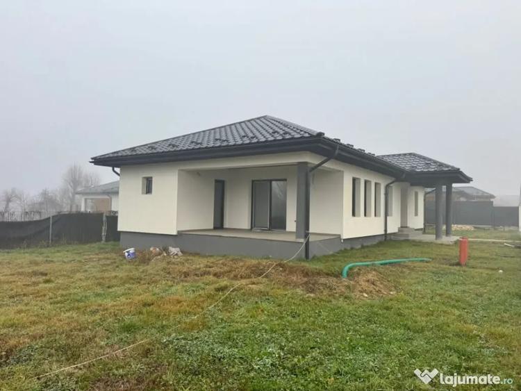 Casă cu 4 camere cu Teren 600 Mp în Satu Nou de Jos