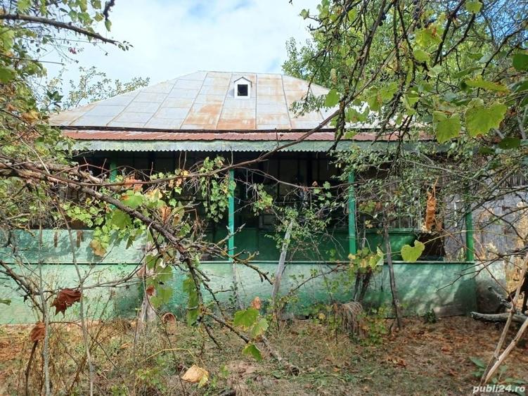 Casă cu 2 camere cu Teren 3100 Mp în Diculești