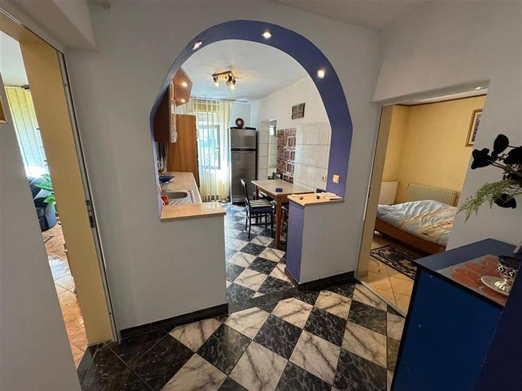 Apartament 2 camere, 54mp, etaj 4 cu acoperis - Central - - 12