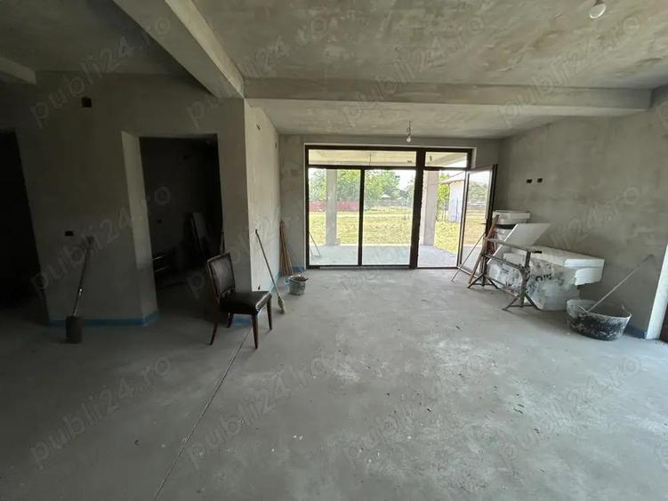Vand vila noua Livada-Sanleani,st.840 mp,sc.130 mp,situat pe 2 strazi - 16