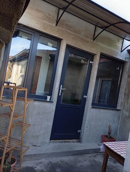 Vand 1/3 din casa +curte - 1