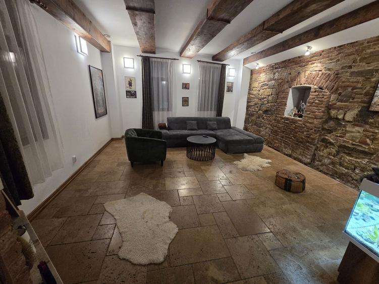 Casa ultracentrala de vanzare - 1