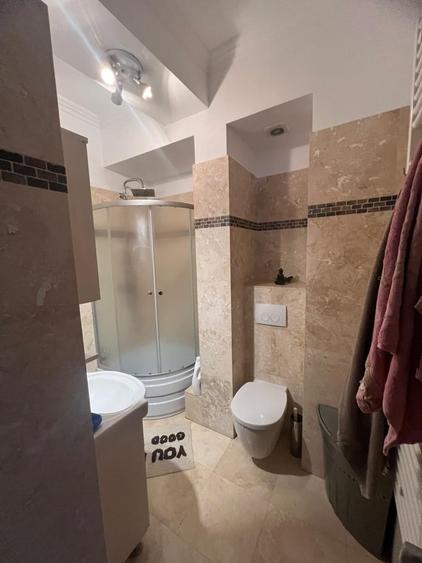 Apartament cu 3 camere decomandat în Vitan