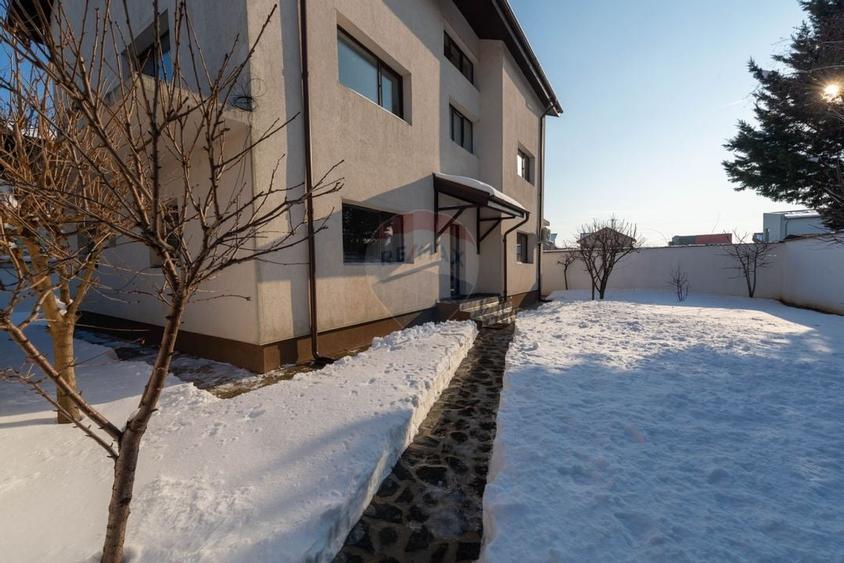 Casa / Vila spatioasa P+1+M de vanzare zona Padurea Cernica - 37