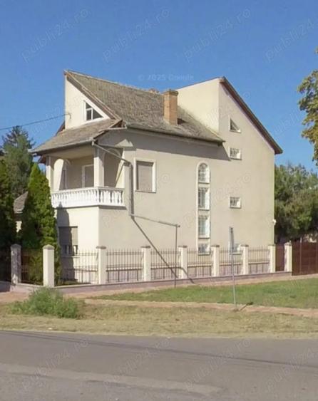 Casa solida, spa?ioasa ?i versatila in zona centrala, Sannicolau Mare - 2