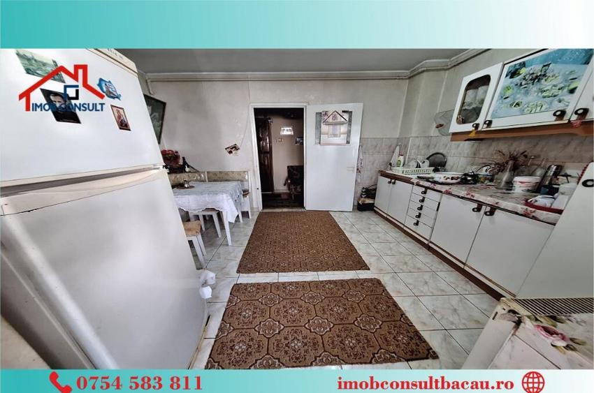 Trei camere! Etaj intermediar! Centrul Bacaului! CE1261 - 9