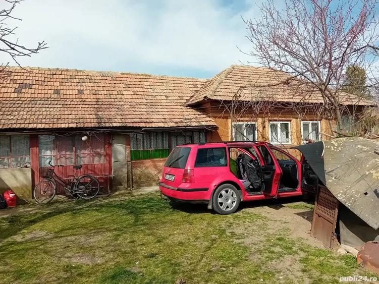 Casă cu 5 camere în Lipovu