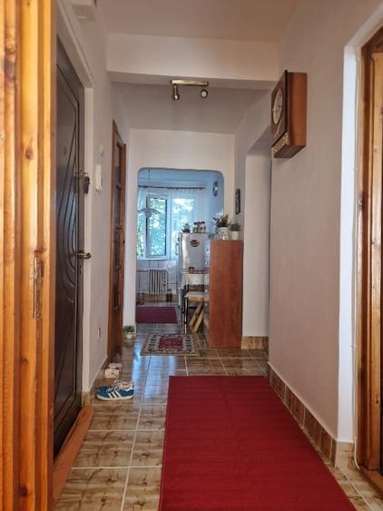 Apartament cu 3 camere decomandat, mobilat în Central