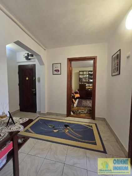 Tomis Nord, Rovere, de vanzare 3 camere, decomandat, gaze - 8