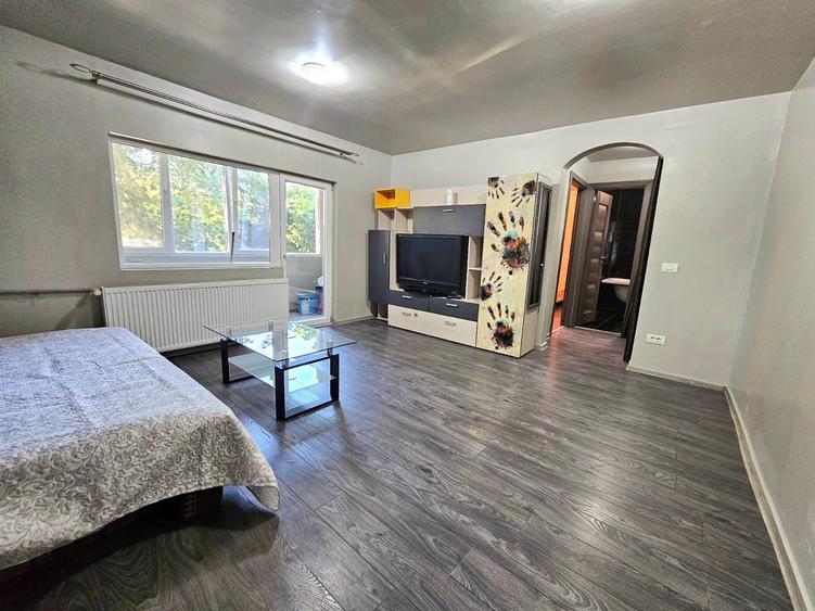 Proprietar, inchiriez apartament zona Soarelui - 8