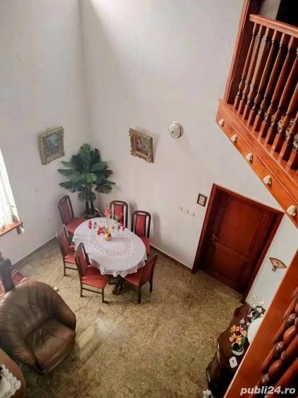 Vind o frumoasa proprietate in cartierul functionarilor - 2