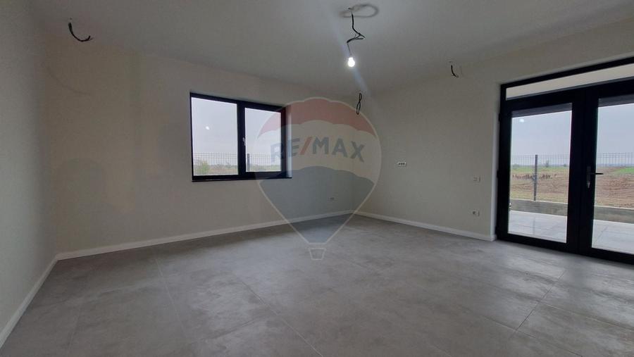 Casă / Vilă cu 3 camere de vânzare Ciocanesti - 13