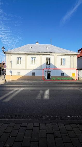 LUCACIU zona Catedralei spatiu de 70 mp finisat, grup sanitar! - 1