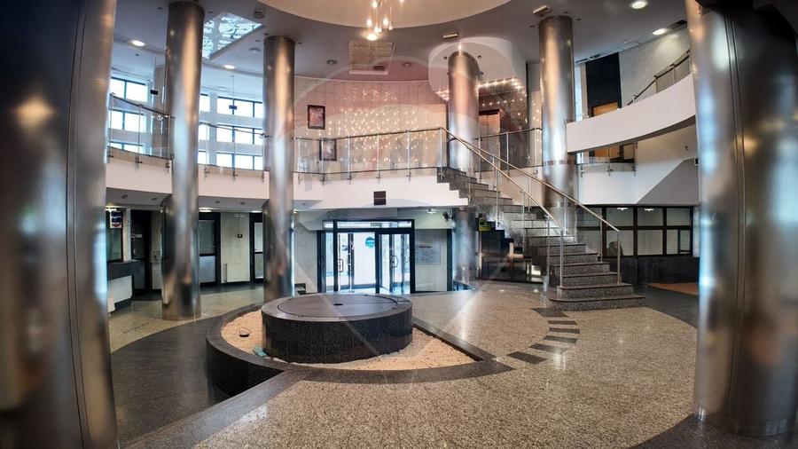 Spatiu comercial de inchiriat 455 mp, str Piata Revolutiei - 10
