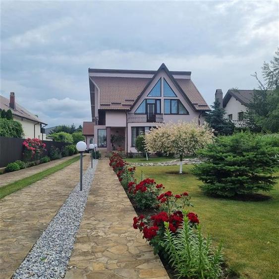 Vila de vanzare 260 mp cu anexe 40 mp si teren 1600 mp - 2